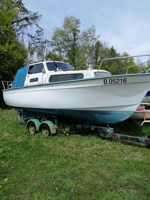 Boot te koop, Watersport en Boten, Motorboten en Motorjachten, Gebruikt, Polyester, 6 tot 9 meter, Diesel, Binnenboordmotor, 10 tot 30 pk