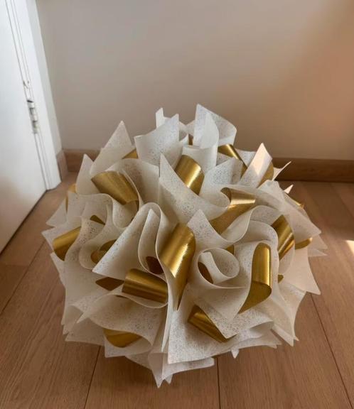 Veli hanglamp in wit en goud - Slamp, Huis en Inrichting, Lampen | Hanglampen, Nieuw, Minder dan 50 cm, Kunststof, Ophalen
