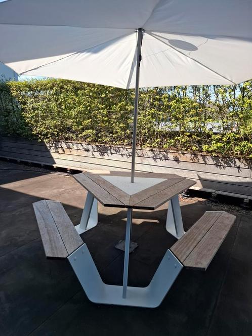 Extremis "Anker" by Dirk Wynants + Inumbrima umbrella, Tuin en Terras, Picknicktafels, Zo goed als nieuw, Rond, Overige materialen