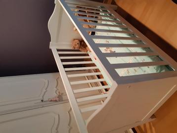 Mooi babybed  beschikbaar voor biedingen