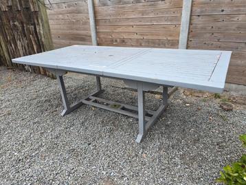 Tuintafel gratis beschikbaar voor biedingen