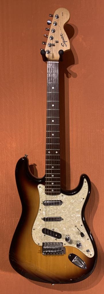 Squier Stratocaster 3 slagplaten, Musique & Instruments, Instruments à corde | Guitares | Électriques, Utilisé, Solid body, Autres marques