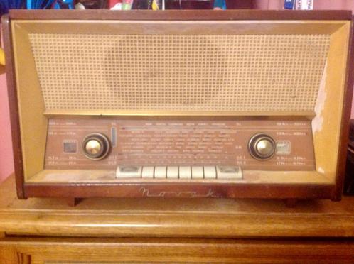 Oude Radio type 681, Antiek en Kunst, Antiek | Tv's en Audio, Ophalen