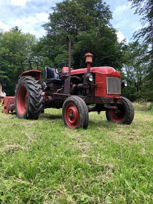 Tres bon tracteur Renault avec faucheuse, Zakelijke goederen, Landbouw | Tractoren, Renault, Ophalen