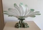 Jolie décoration en verre opaline vert avec corolle, Ophalen