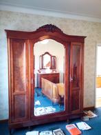 Antieke slaapkamer in notelaar met commode en kleerkasten, Antiek en Kunst, Ophalen of Verzenden