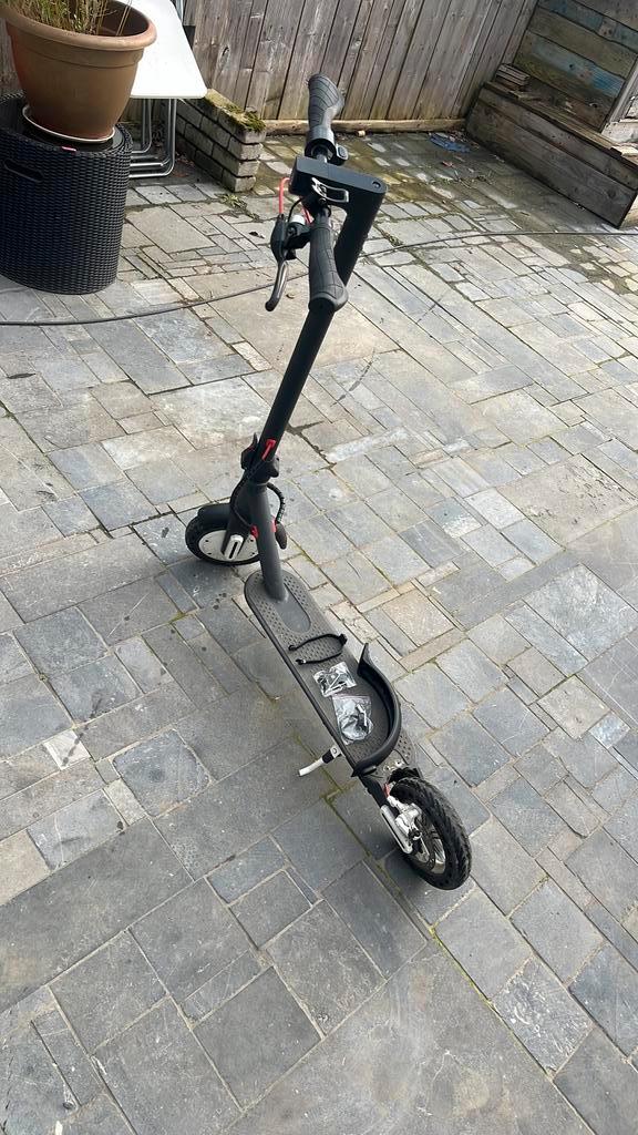 Elecktrische step, Fietsen en Brommers, Steps, Zo goed als nieuw, Elektrische step (E-scooter), Ophalen