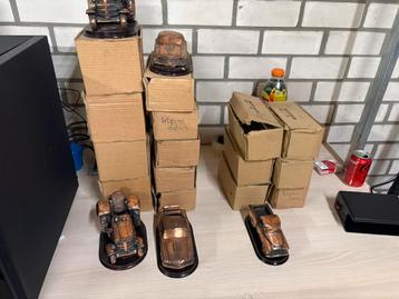 Decoratieve auto's met een laag koper, dus niet vol koper beschikbaar voor biedingen