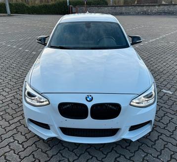Bmw M135i x-drive// euro6b //, Auto's, Automaat, 1 Reeks, Wit, Leder