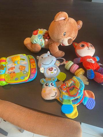 Beaucoup de jouets pour bébé