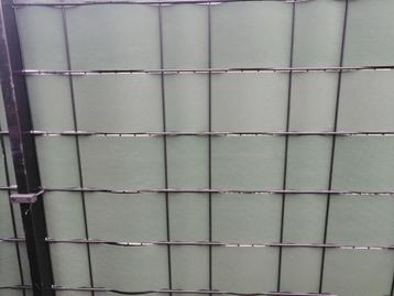 Rol groene vlechtdraad beschikbaar voor biedingen