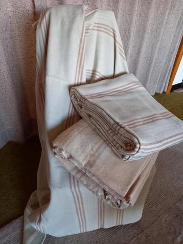 Dekens 220 x 185cm. beschikbaar voor biedingen