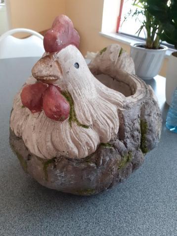 Kip als decoratie voor tuin of terras beschikbaar voor biedingen