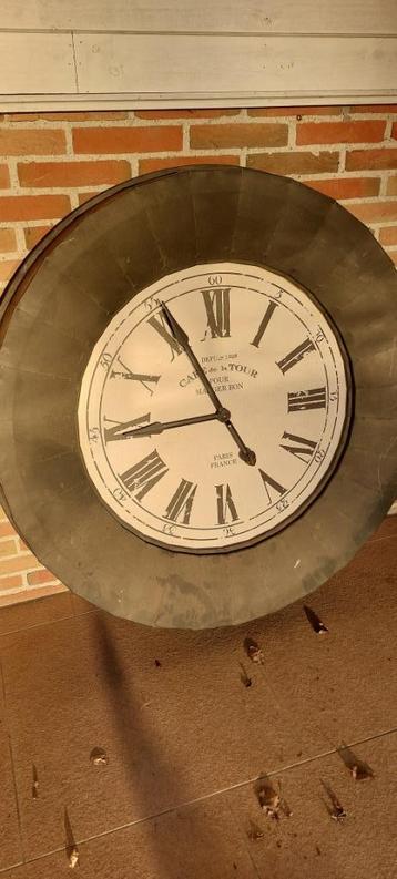 Grote klok 115 cm beschikbaar voor biedingen