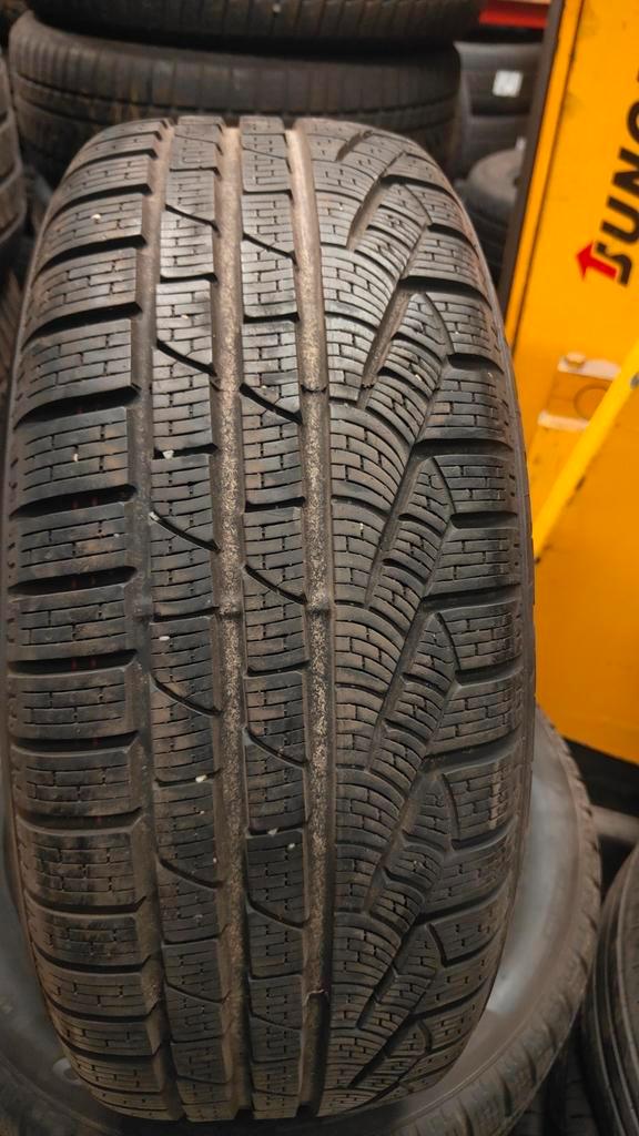 225/55r17 101v Pirelli 50€ chacun avec support et équilibreu, Autos : Pièces & Accessoires, Commande, Enlèvement