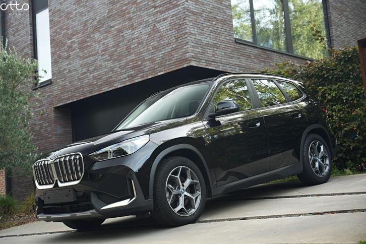 BMW iX1 xDrive30 Leder/Cm/CarPlay/Zetelverwarming, Auto's, BMW, Bedrijf, Te koop, iX1, Dakrails, Radio, Zetelverwarming, Stuurwielverwarming