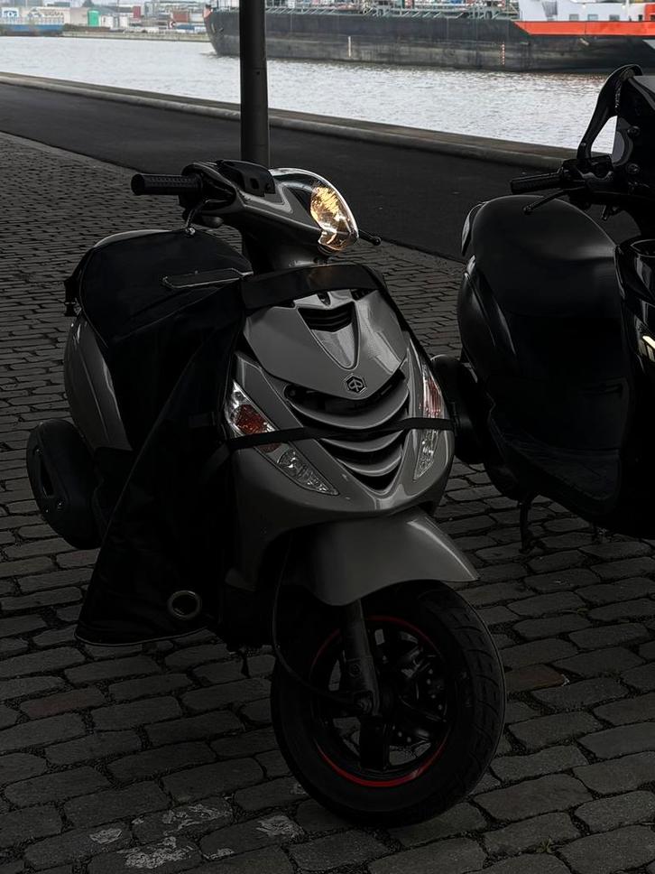 PIAGGIO ZIP 4T E5, Fietsen en Brommers, Scooters | Piaggio, Zip, Ophalen