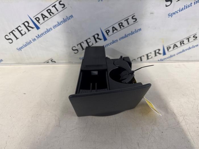 Asbak voor van een Mercedes Vito, Auto-onderdelen, Interieur en Bekleding, Mercedes-Benz, Gebruikt, 3 maanden garantie, Ophalen of Verzenden