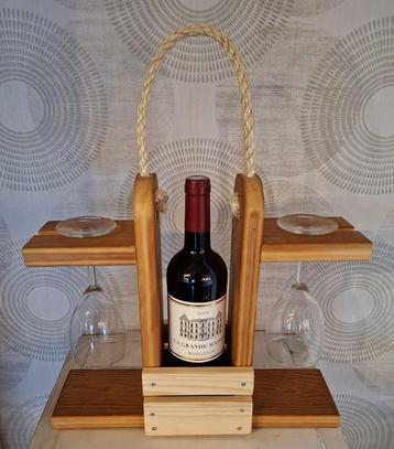 Houten Wijnfleshouder met 2 glazen. stijlvolle blikvanger! beschikbaar voor biedingen