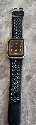 Apple watch series 6, Handtassen en Accessoires, Smartwatches, Ophalen, Zo goed als nieuw, Zilver