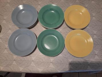 18 Vintage Borden Jaren '60 - 6 Platte 6 Diepe 6 Dessert  beschikbaar voor biedingen