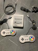 Retro mini super Nintendo, Games en Spelcomputers, Spelcomputers | Nintendo NES, Ophalen of Verzenden, Zo goed als nieuw, Met 2 controllers
