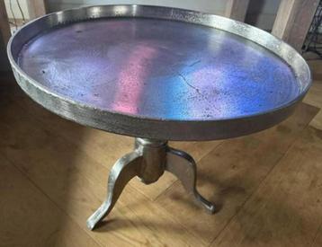 Salontafel zilverkleurig beschikbaar voor biedingen
