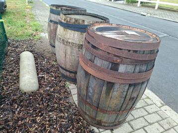 Enkele minder kwaliteits wijntonnen als nestplaats v dieren beschikbaar voor biedingen