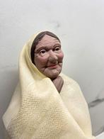 Vintage Handmade Terracotta gekleed dame met eendje in mand, Antiquités & Art, Enlèvement ou Envoi