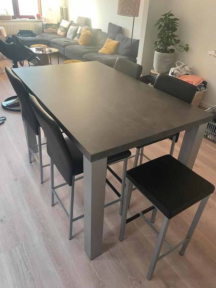Table haute + 4 chaises + 2 tabourets – Ensemble complet, Huis en Inrichting, Tafels | Eettafels, Ophalen