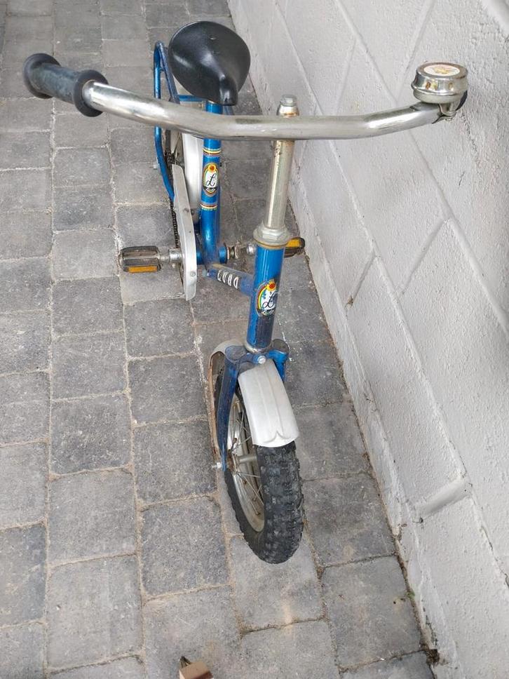 Antieke kinderfiets merk Ludo met hulpwielen, Antiek en Kunst, Antiek | Speelgoed, Ophalen