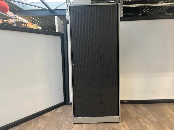 Roldeurkast Met Zwarte Deuren – (80), Huis en Inrichting, Woonaccessoires | Wandplanken en Boekenplanken, Ophalen of Verzenden