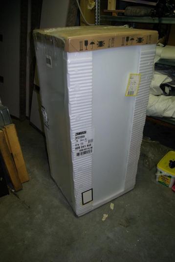 Combiné réfrigérateur / congélateur ZANUSSI, Neuf, Classe énergétique A ou plus économe, 45 à 60 cm, 150 à 200 litres
