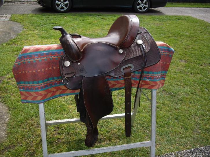 Te Koop ; Twee western zadels plus getuig, Animaux & Accessoires, Chevaux & Poneys | Selles, Comme neuf, Western, Enlèvement