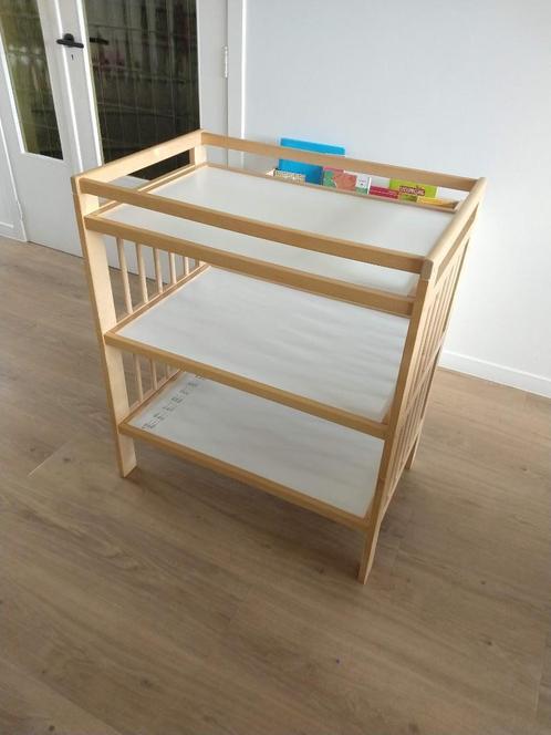 Verzorgingstafel type Gulliver (ikea) maar dan in hout/wit, Kinderen en Baby's, Kinderkamer | Commodes en Kasten, Gebruikt, Commode