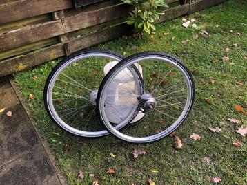 tk:Wielen 28 inch achterwiel 8 NEXUS versnellin. rollerbrake beschikbaar voor biedingen