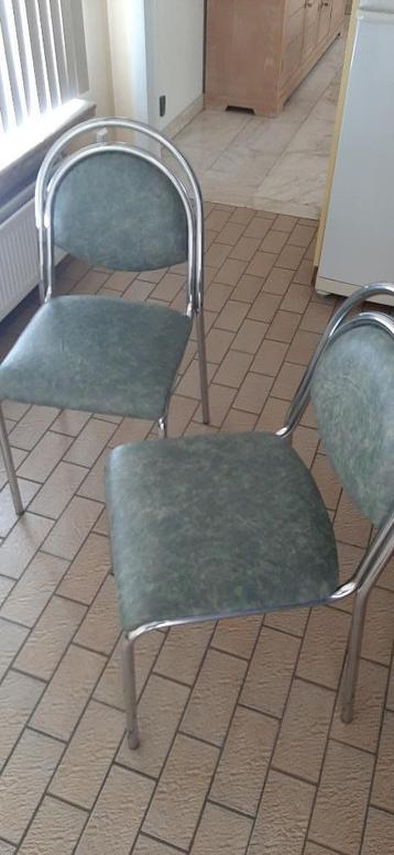 4 keukenstoelen in goede staat beschikbaar voor biedingen