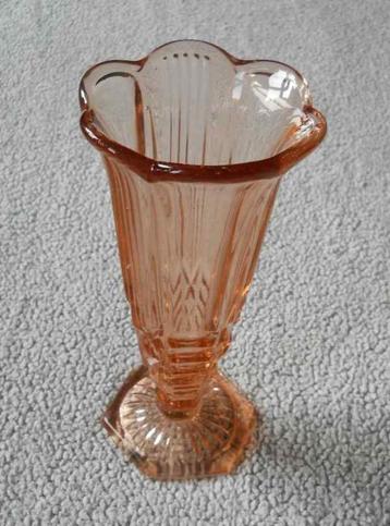 Vase en verre rose ( Scailmont ? ), Enlèvement