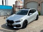 BMW 118 ia Sportline-Pano Dak-Navi-Cockpit Pro-Full Led19", Auto's, Te koop, Zilver of Grijs, Berline, Benzine