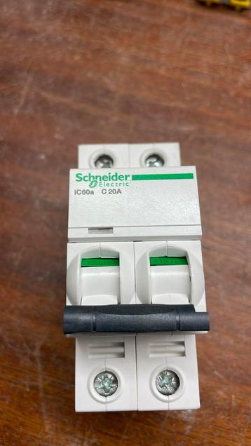 Schneider iC60a automaat 2 polig (2 stuks), Enlèvement ou Envoi, Neuf, Autres types