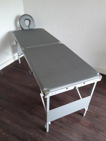 opklapbare behandeltafel beschikbaar voor biedingen