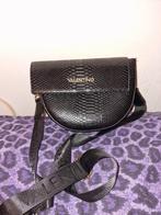 Sacs à main Valentino, Enlèvement