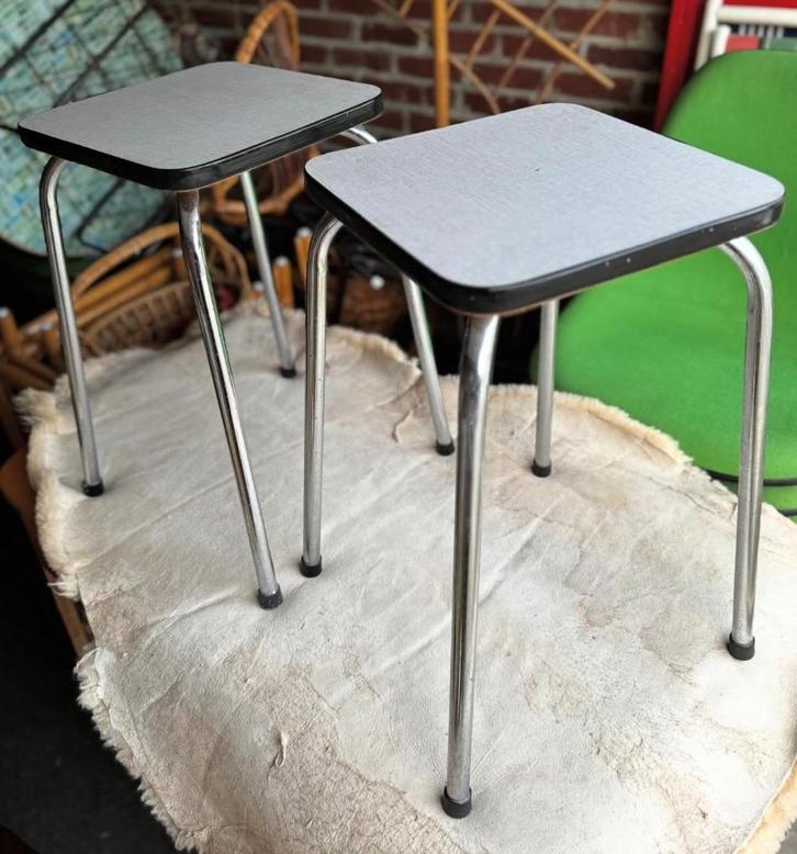 2 tabourets en formica, Antiquités & Art, Antiquités | Meubles | Chaises & Canapés, Enlèvement