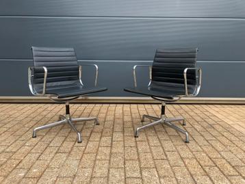 2x Zwart lederen alu Vitra Bureaustoelen EA108 beschikbaar voor biedingen