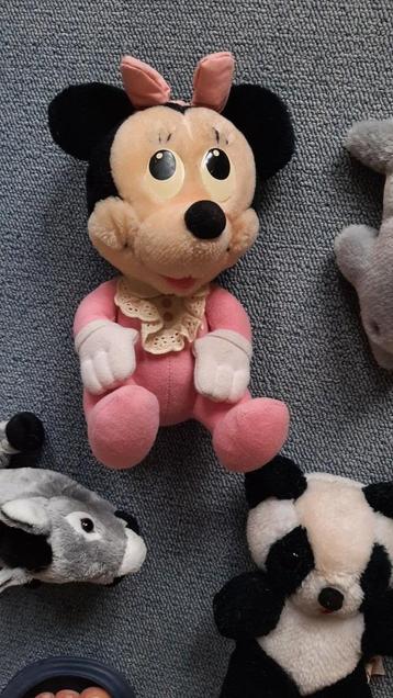 Mickey Mouse + 7 andere softtoys beschikbaar voor biedingen
