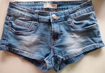 Jeans short maat 36 (2x) beschikbaar voor biedingen