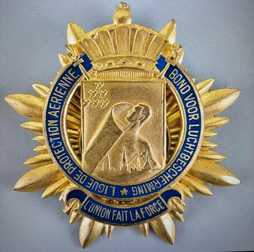 Gezocht : medailles , badges passieve luchtbescherming, Verzamelen, Militaria | Tweede Wereldoorlog, Ophalen