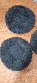 twee mandjes diameter 45 cm te koop, Animaux & Accessoires, Paniers pour chiens, Enlèvement, Comme neuf, Peluche