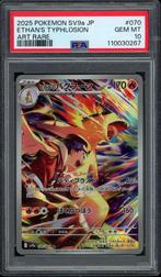 Ethan's Typhlosion PSA 10 - 070/063 - Heat Wave Arena 2025, Hobby en Vrije tijd, Verzamelkaartspellen | Pokémon, Verzenden, Zo goed als nieuw