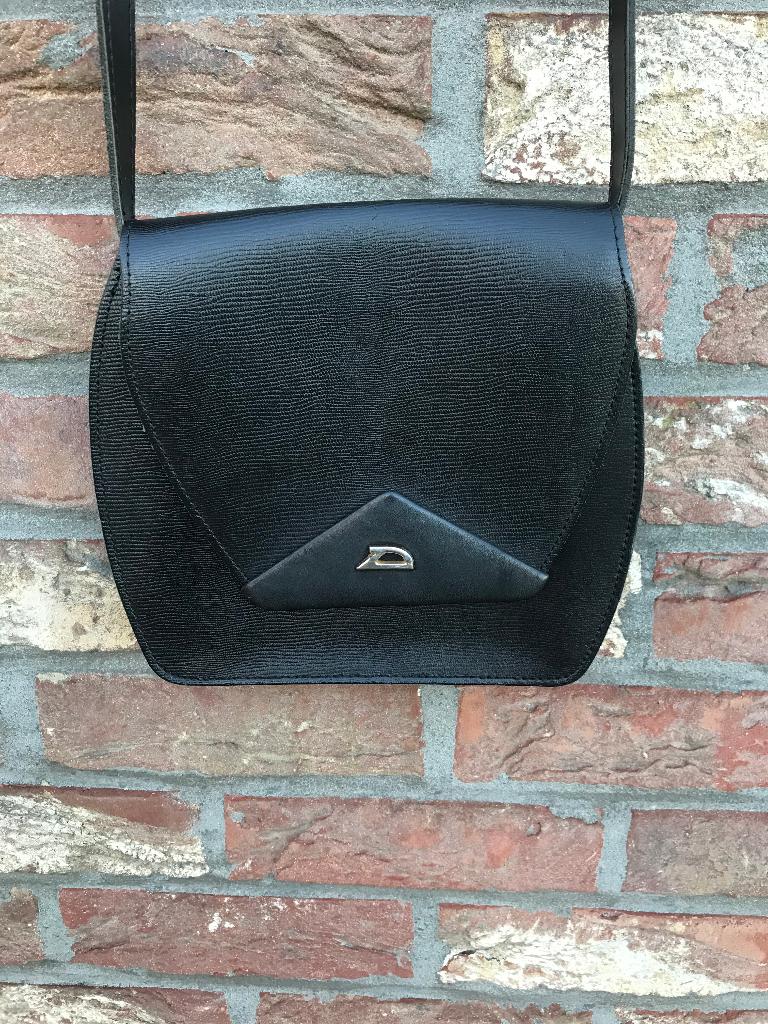 Sac grainé noir en très bon état, Bijoux, Sacs & Beauté, Sacs | Sacs à bandoulière, Utilisé, Noir, Enlèvement ou Envoi